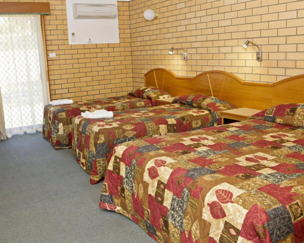 Hilltops Retreat Motor Inn