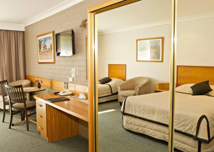 Hilltops Retreat Motor Inn