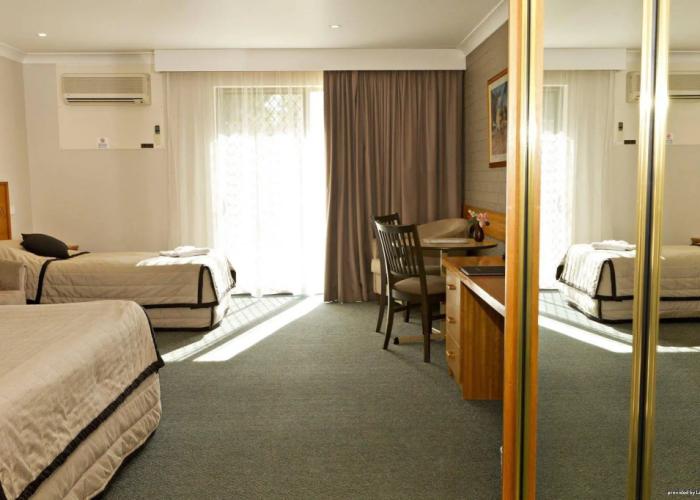Hilltops Retreat Motor Inn
