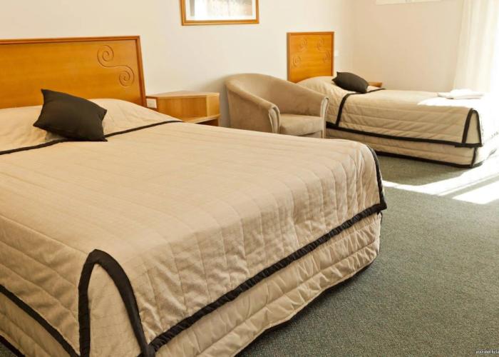 Hilltops Retreat Motor Inn