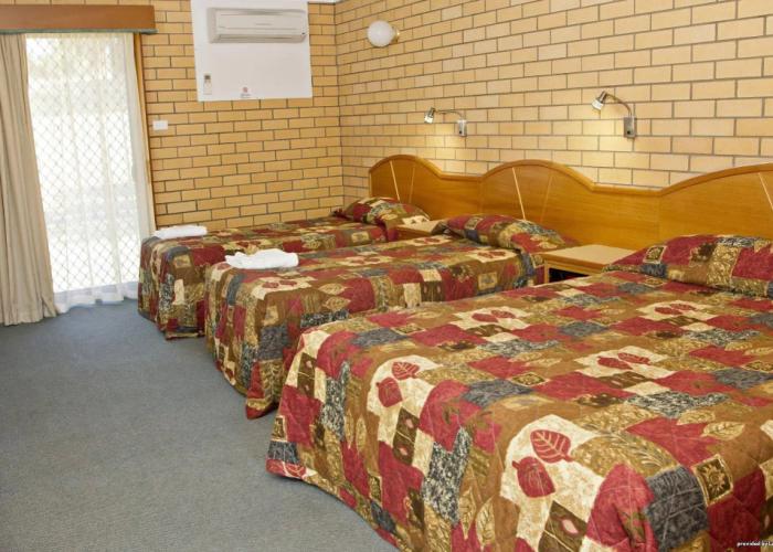 Hilltops Retreat Motor Inn
