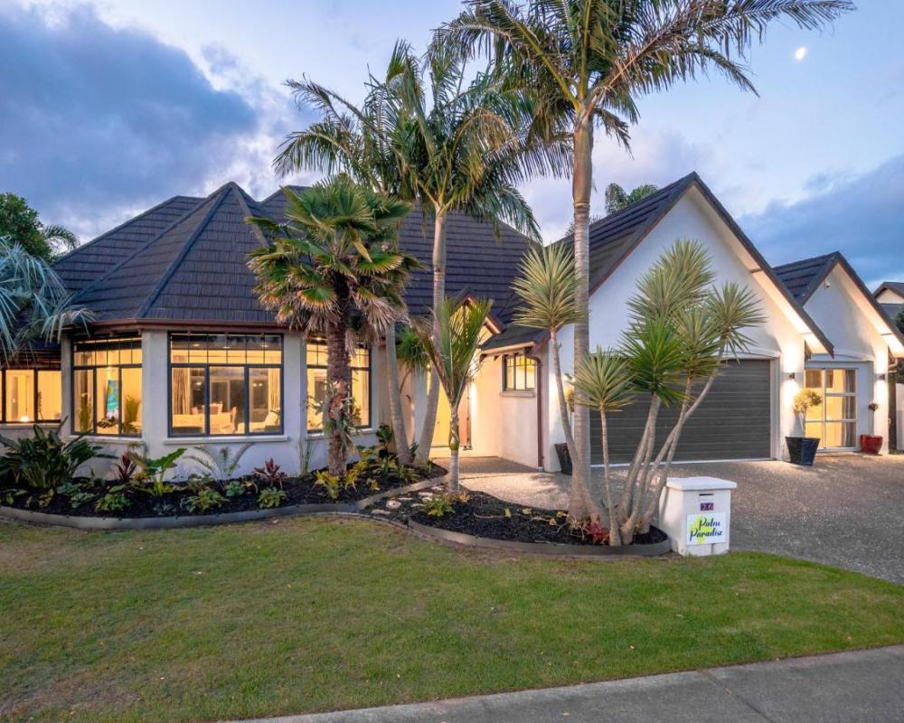 Palm Paradise with Spa