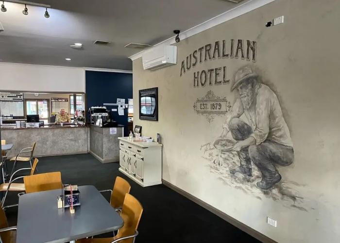 Australian Hotel Young