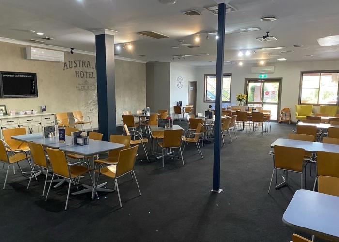 Australian Hotel Young