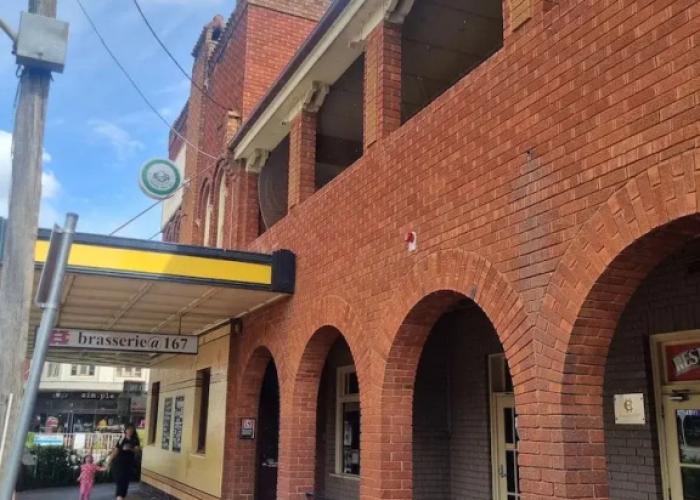 Commercial Hotel Young