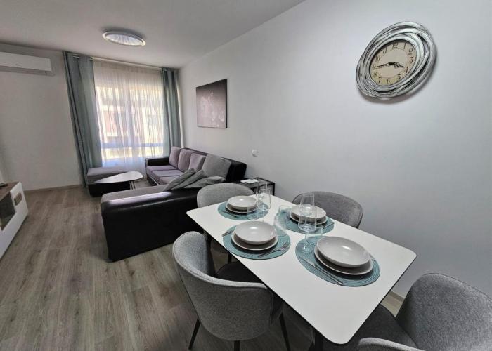 Cozy and Functional Business One-Bedroom Apartment