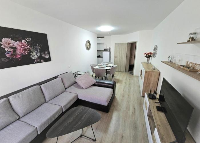 Cozy and Functional Business One-Bedroom Apartment
