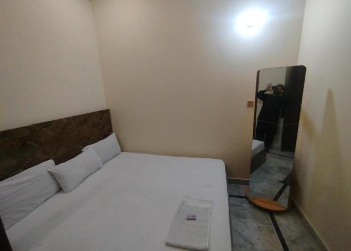 Motel 525 near Agha khan and Liaqat Hospital