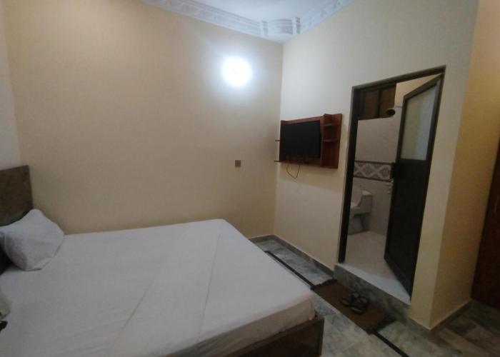 Motel 525 near Agha khan and Liaqat Hospital