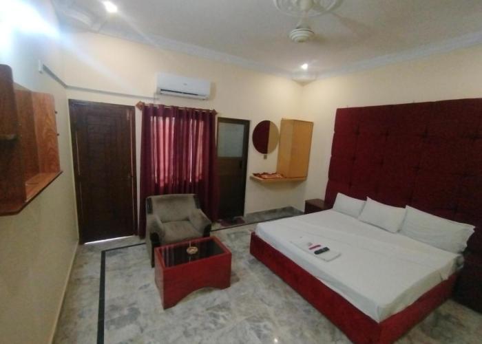 Motel 525 near Agha khan and Liaqat Hospital