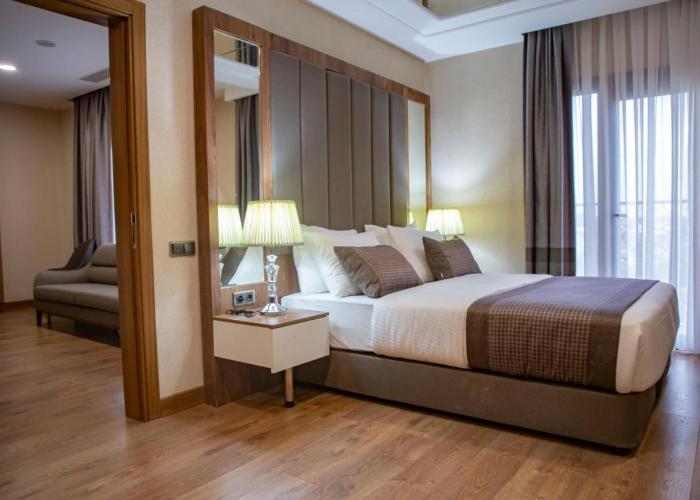 UNITED HOTEL INTERNATIONAL