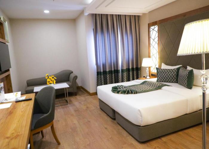 UNITED HOTEL INTERNATIONAL