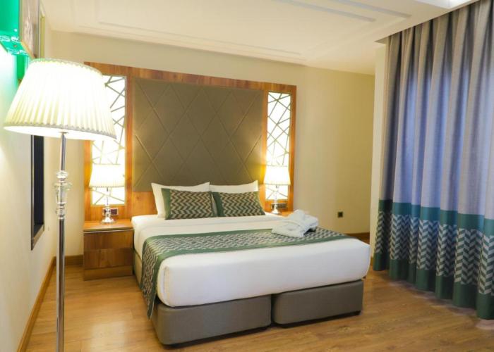UNITED HOTEL INTERNATIONAL