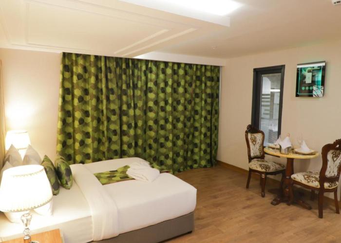 UNITED HOTEL INTERNATIONAL