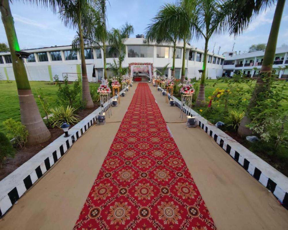 фото RAJ RESORT & BANQUETS