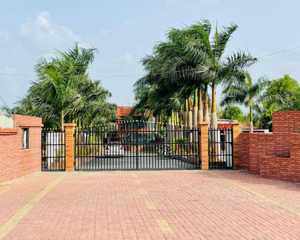 фото RAJ RESORT & BANQUETS