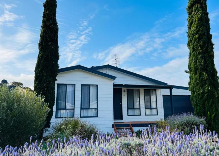 Clampetts Pet Friendly Close to Township