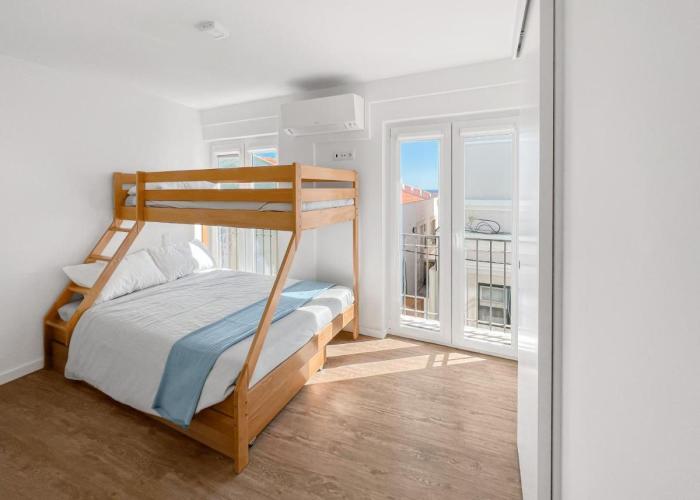 Sea Light Apartment Sesimbra. 2 bedrooms, 6 guests