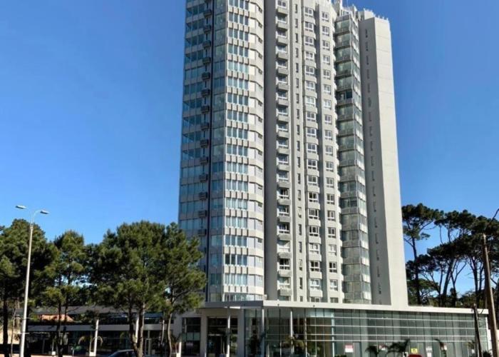 Apto en Punta del Este con Piscina Climatizada!!