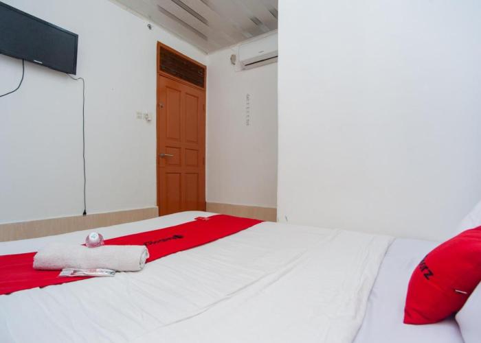 RedDoorz at Jalan Wayhitam Palembang