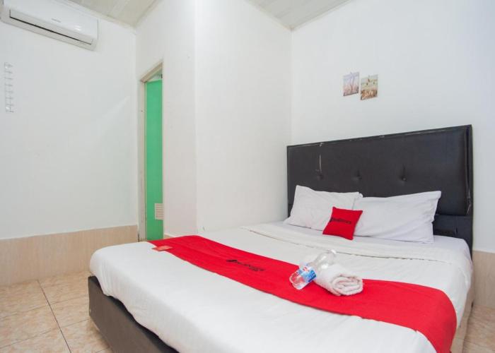 RedDoorz at Jalan Wayhitam Palembang