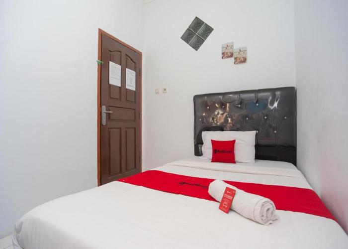 RedDoorz at Jalan Wayhitam Palembang