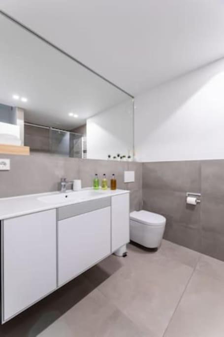 Wonderful Two Bedroom Apartment at Limpertsberg with Parking, near Tram