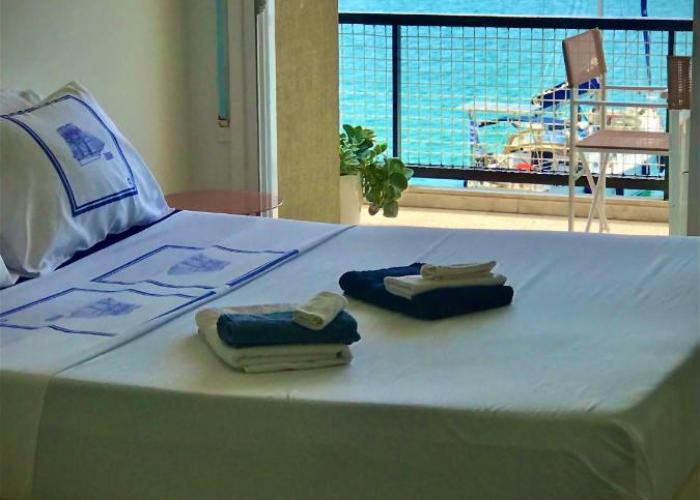 Marine Apartment with sea & port view!