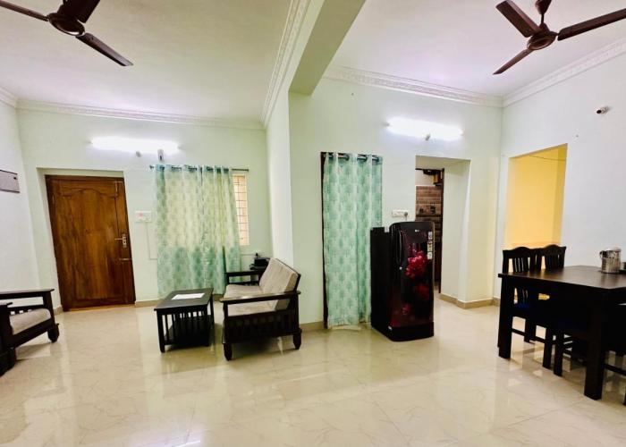 TrueLife Homestays - Location - Comfort - Service - 2BHK AC apartments for families visiting Tirupati Temple - Fast WiFi, Kitchen, Android TV - Walk to PS4 Pure Veg Restaurant, Mayabazar Super Market - Easy access to Airport, Railway Station, All Temples