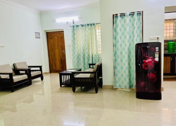 TrueLife Homestays - Location - Comfort - Service - 2BHK AC apartments for families visiting Tirupati Temple - Fast WiFi, Kitchen, Android TV - Walk to PS4 Pure Veg Restaurant, Mayabazar Super Market - Easy access to Airport, Railway Station, All Temples