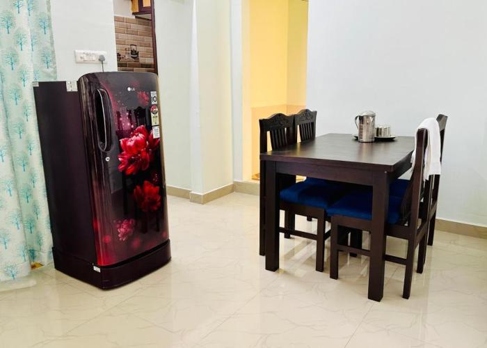 TrueLife Homestays - Location - Comfort - Service - 2BHK AC apartments for families visiting Tirupati Temple - Fast WiFi, Kitchen, Android TV - Walk to PS4 Pure Veg Restaurant, Mayabazar Super Market - Easy access to Airport, Railway Station, All Temples