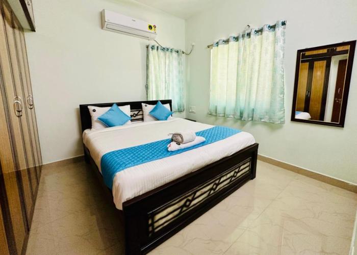 TrueLife Homestays - Location - Comfort - Service - 2BHK AC apartments for families visiting Tirupati Temple - Fast WiFi, Kitchen, Android TV - Walk to PS4 Pure Veg Restaurant, Mayabazar Super Market - Easy access to Airport, Railway Station, All Temples