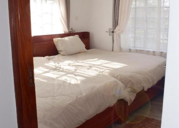 Cheerful 4-bedroom with pool