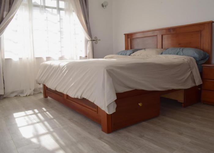 Cheerful 4-bedroom with pool