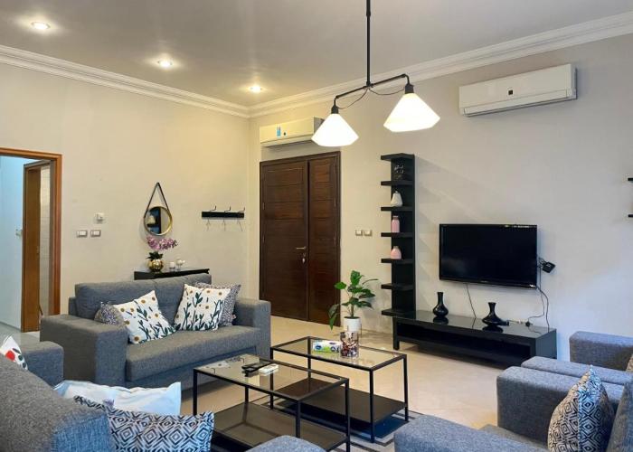Contemporary Semi Villa Apartment with Private Entrance in Khalda