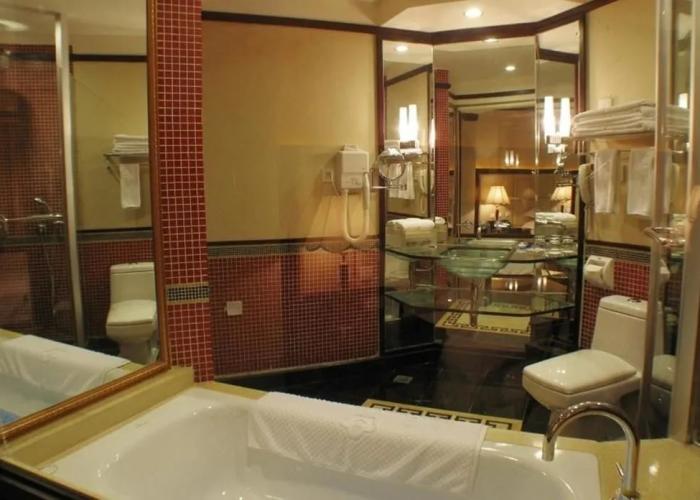 March Flower International Hotel