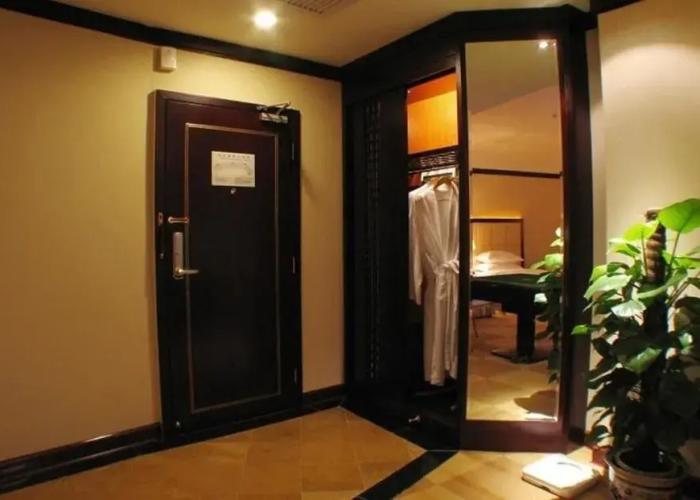 March Flower International Hotel