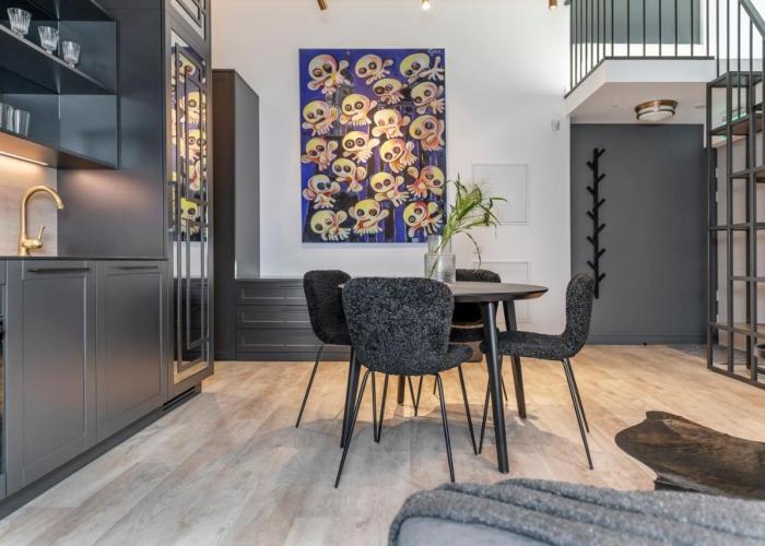 Artsy Exclusive Old Town Residence Gallery Walk
