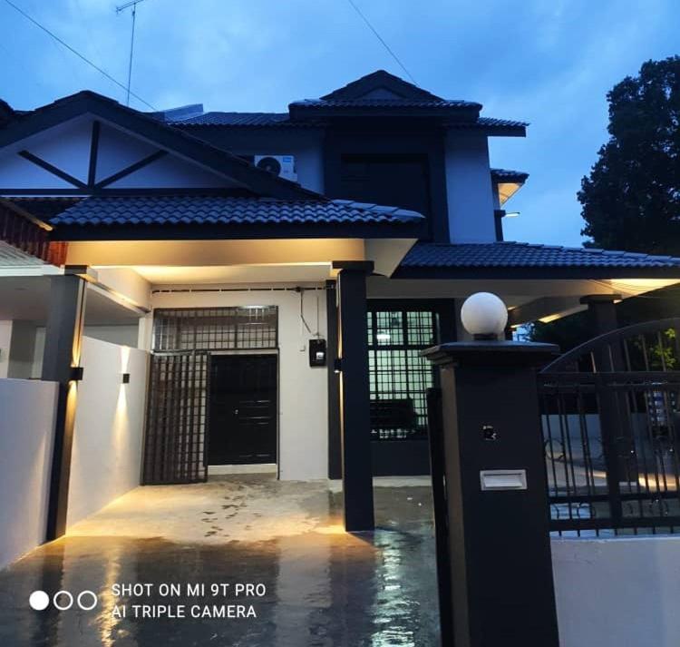 NEW 55 Homestay Corner Lot Spacious House in Bukit Bakri Muar