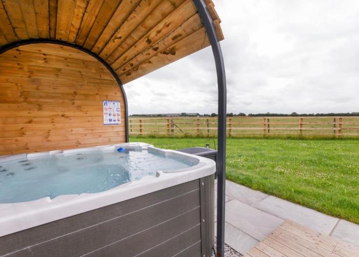 Little Meadow Pods with Hot Tub