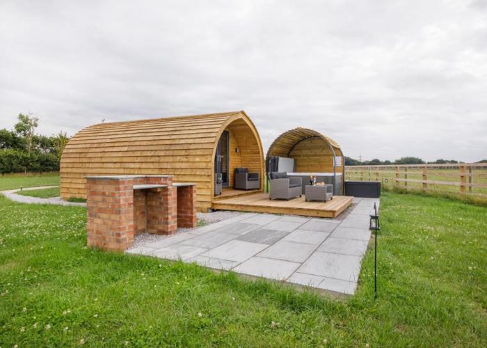 Little Meadow Pods with Hot Tub