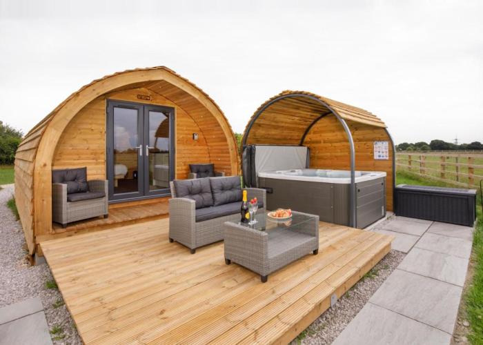 Little Meadow Pods with Hot Tub