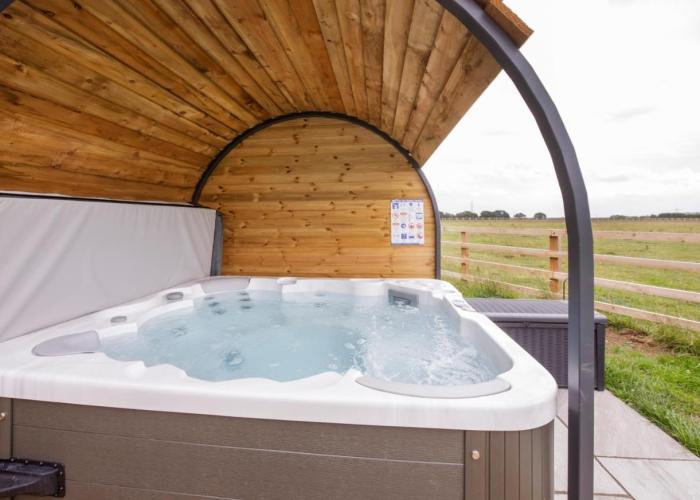 Little Meadow Pods with Hot Tub