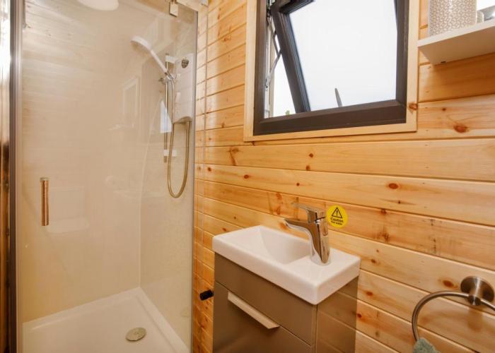 Little Meadow Pods with Hot Tub