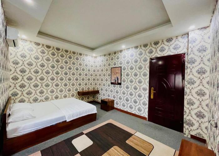 Cô Chung Hotel