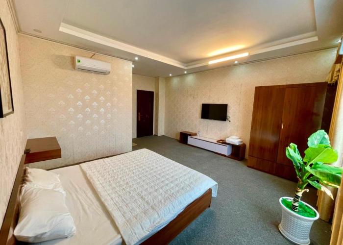 Cô Chung Hotel