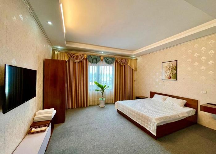 Cô Chung Hotel