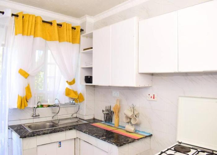 Rorot 2 bdrm stay located Annex home away(bright)