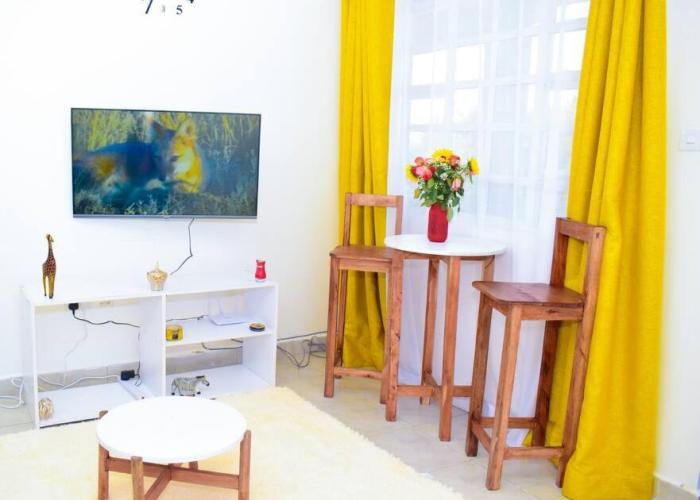 Rorot 2 bdrm stay located Annex home away(bright)