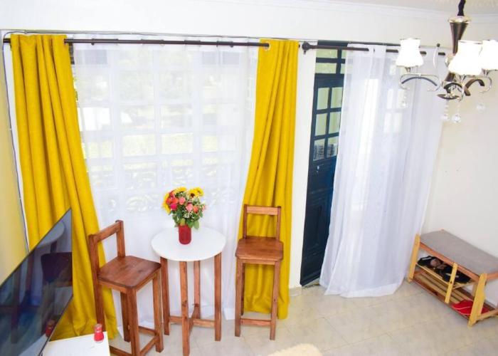 Rorot 2 bdrm stay located Annex home away(bright)